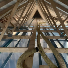 Izolacja wiązarów dachowych w domu